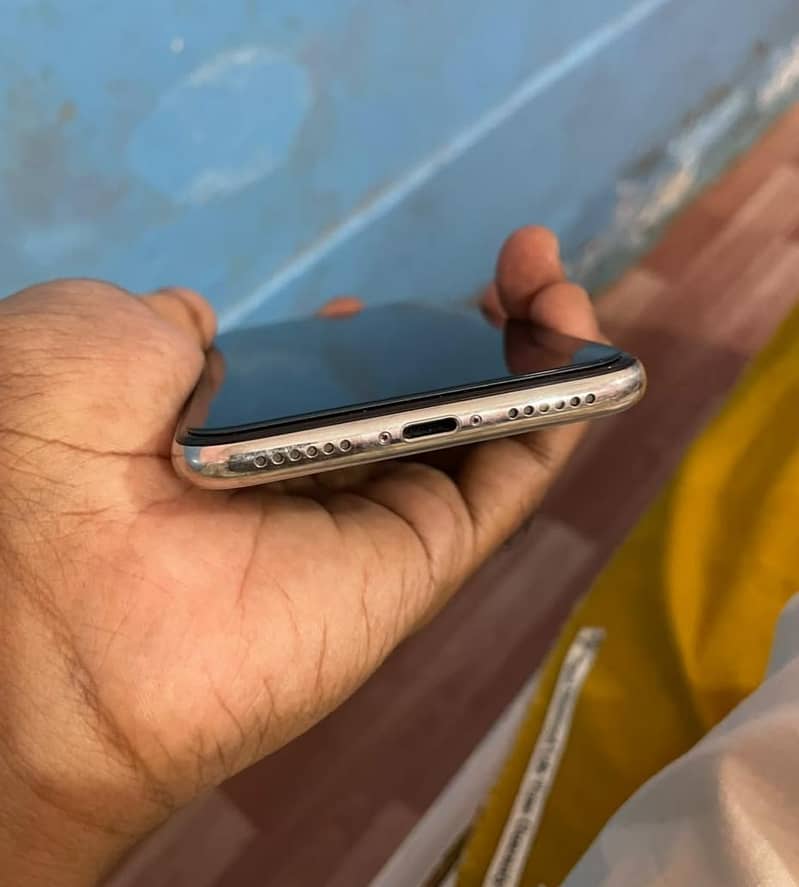 Apple iPhone X 3