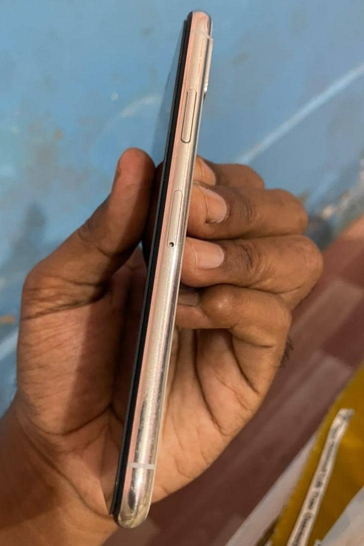 Apple iPhone X 5