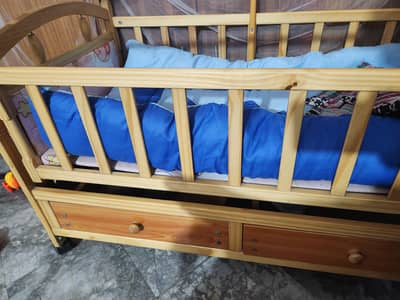 baby cribe yellow pine wood