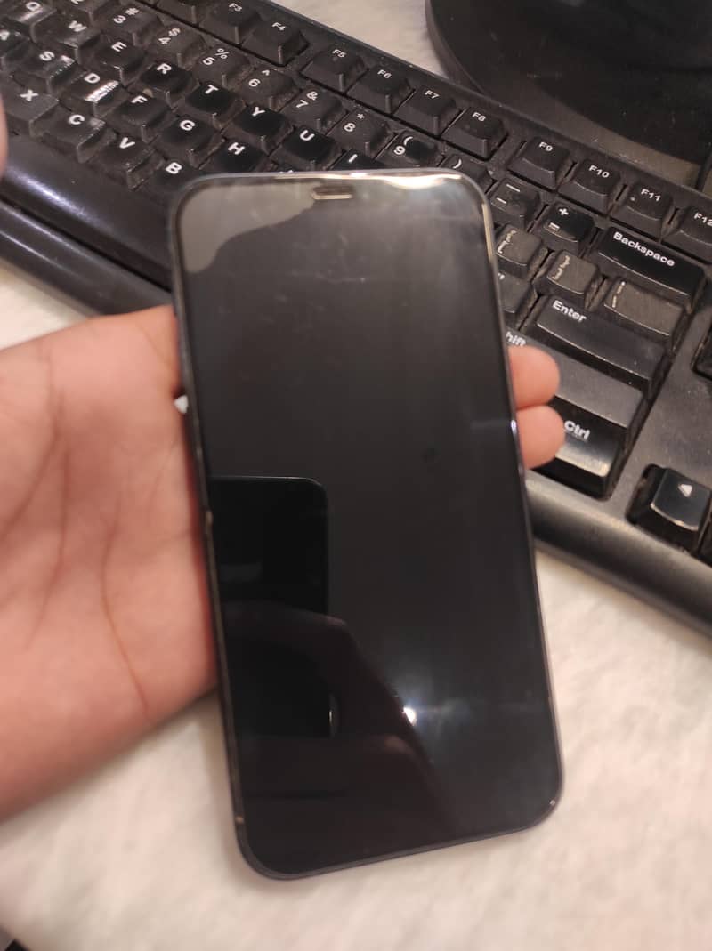 Apple iPhone 12 4