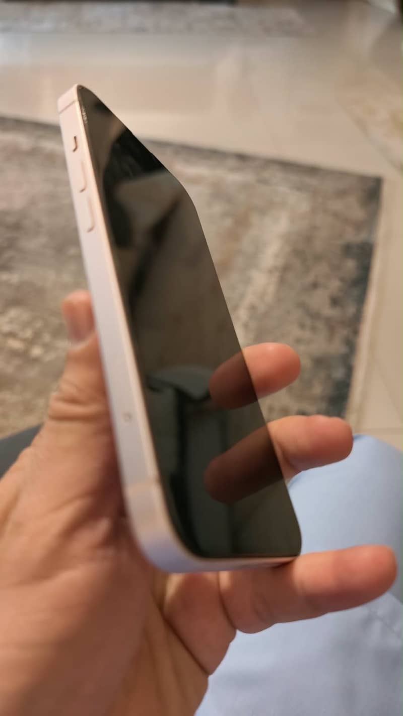 Apple iPhone 13 2