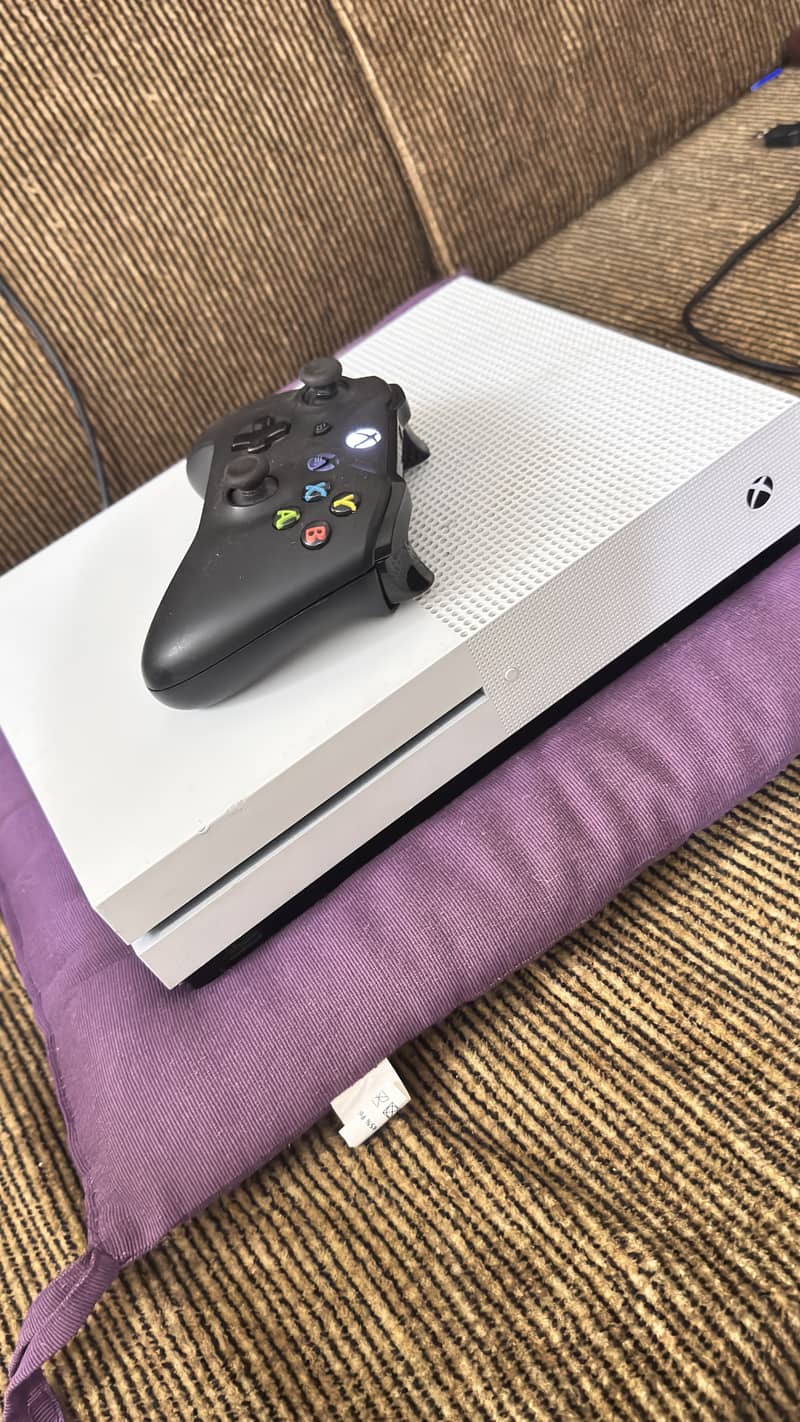 Xbox one S along original controller 3