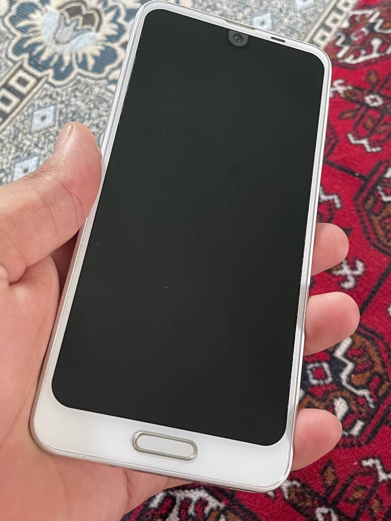 Sharp Aquos R2 0