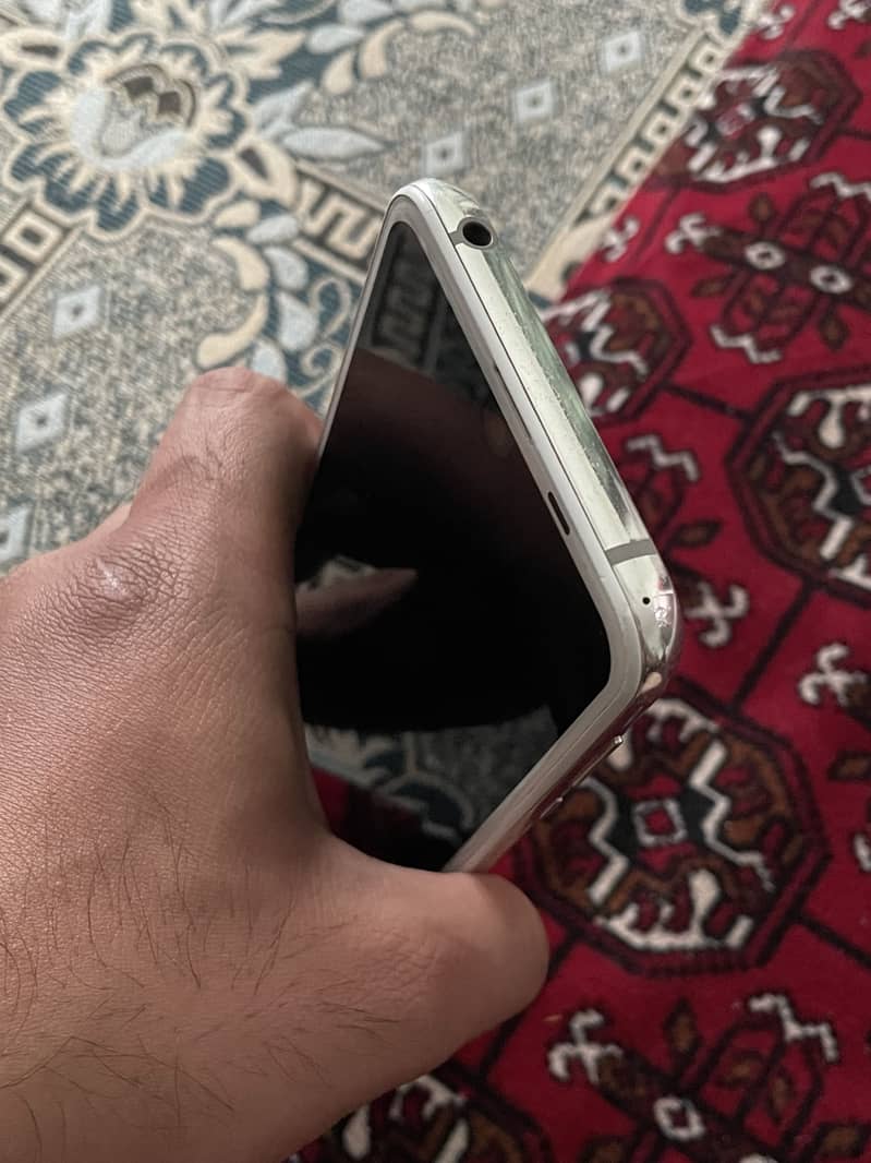 Sharp Aquos R2 2