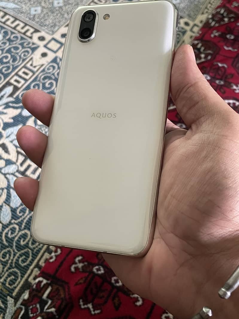 Sharp Aquos R2 3