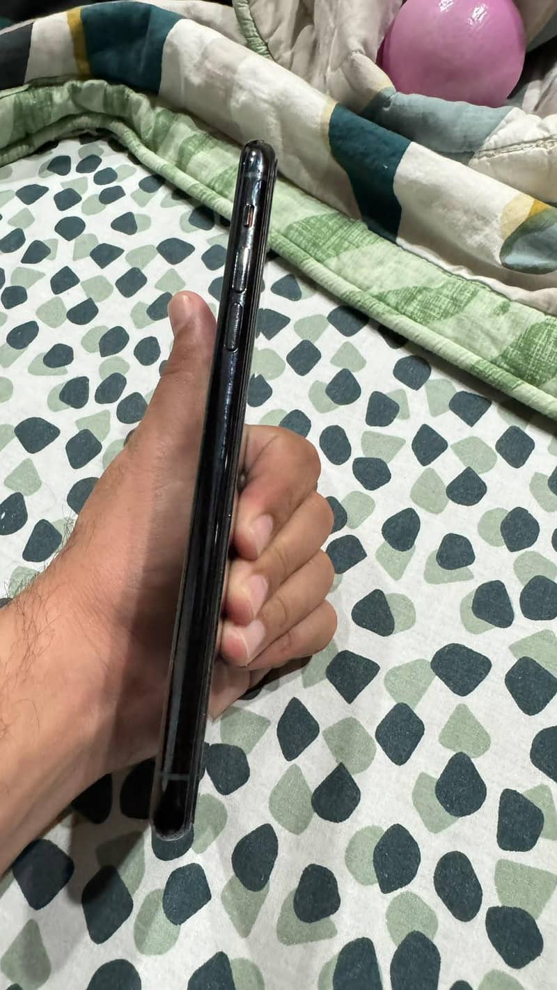 Apple iPhone 11 Pro Max 2