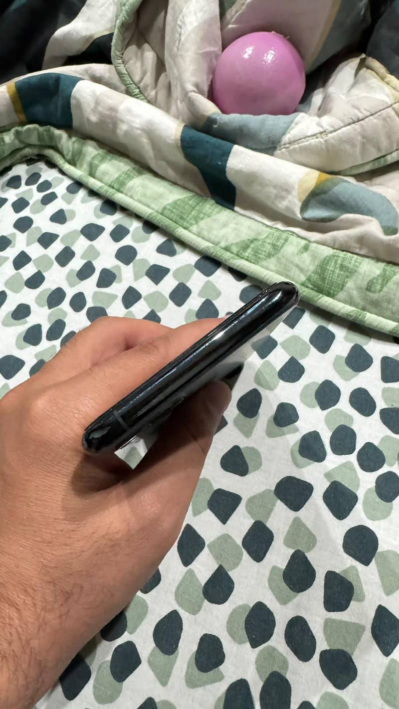 Apple iPhone 11 Pro Max 4
