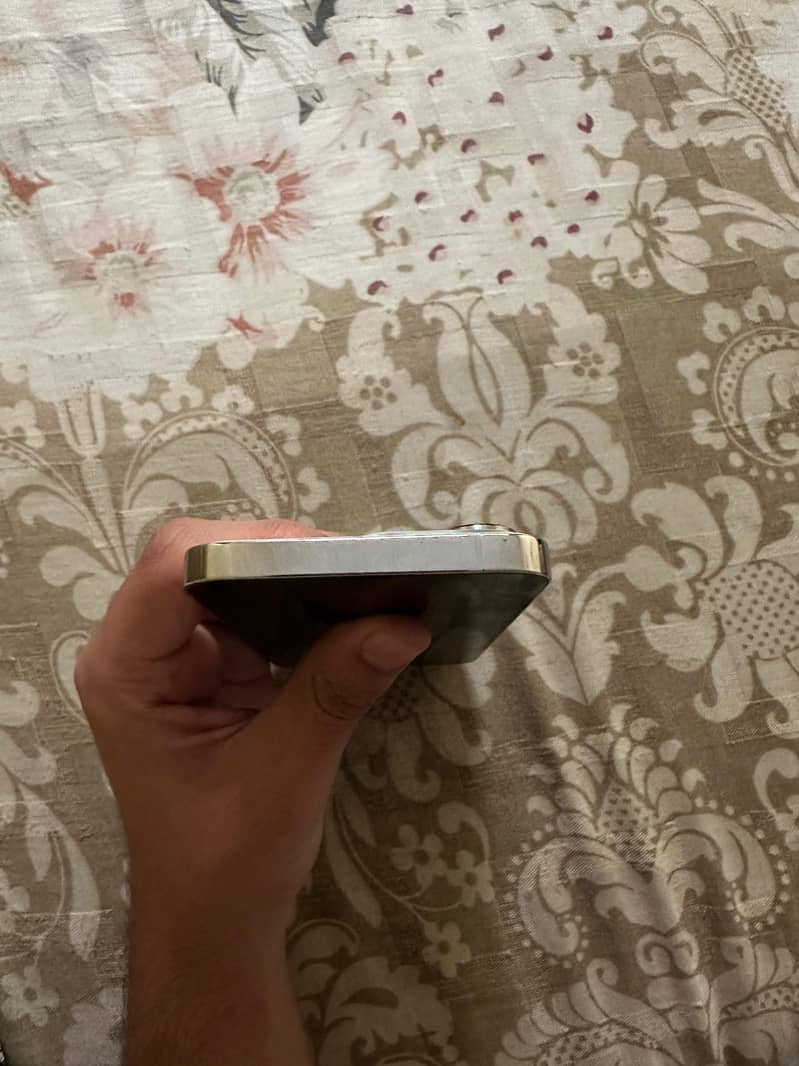 Apple iPhone 13 Pro 2