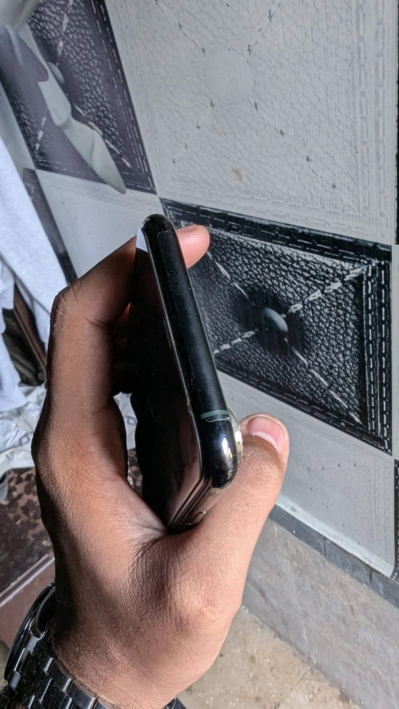 Apple iPhone 11 Pro Max 2