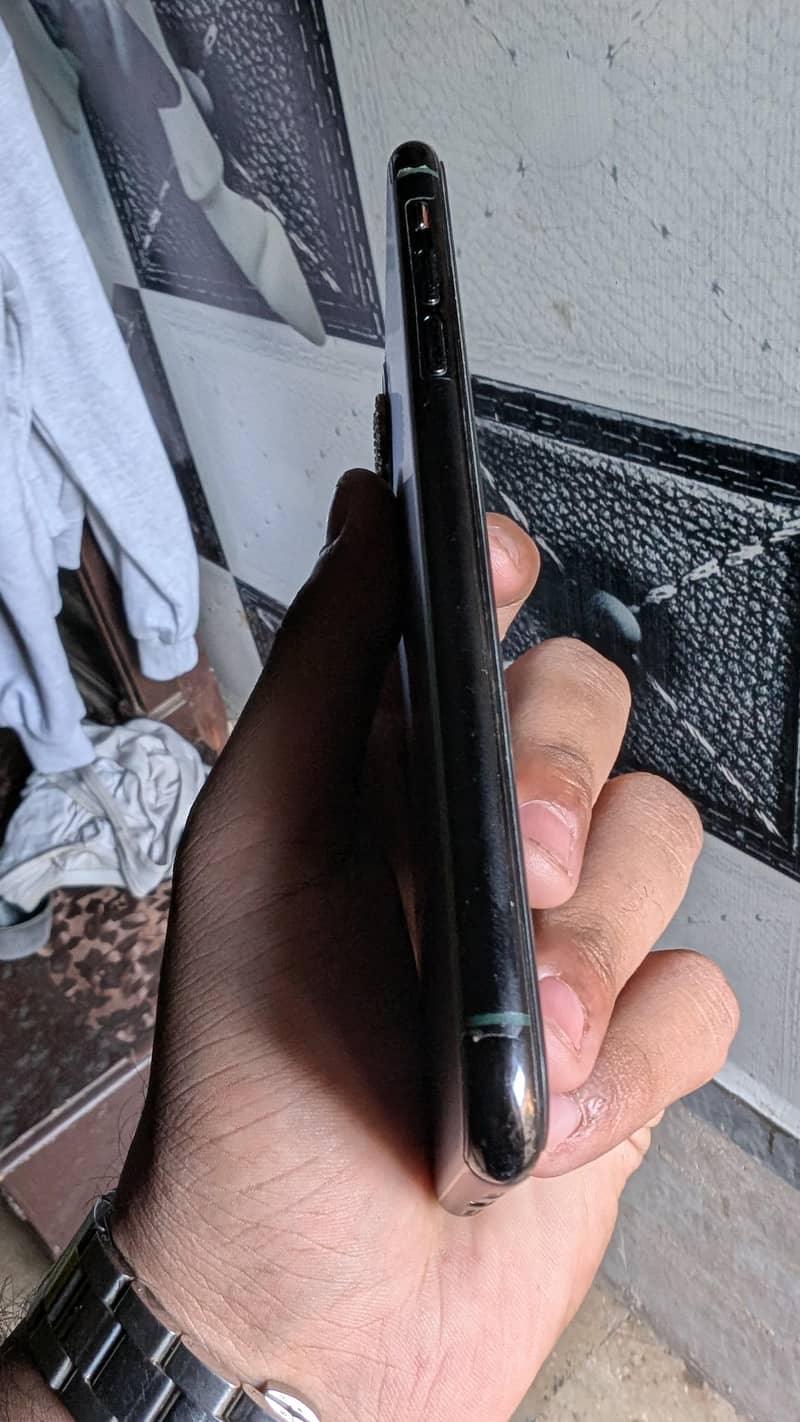 Apple iPhone 11 Pro Max 3