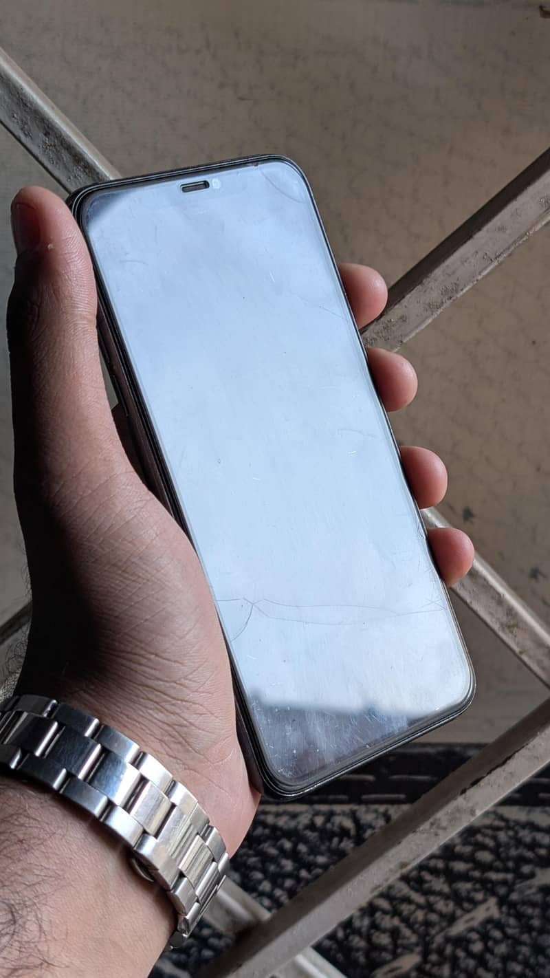 Apple iPhone 11 Pro Max 4