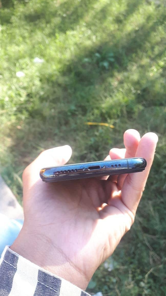 Apple iPhone 11 Pro 1