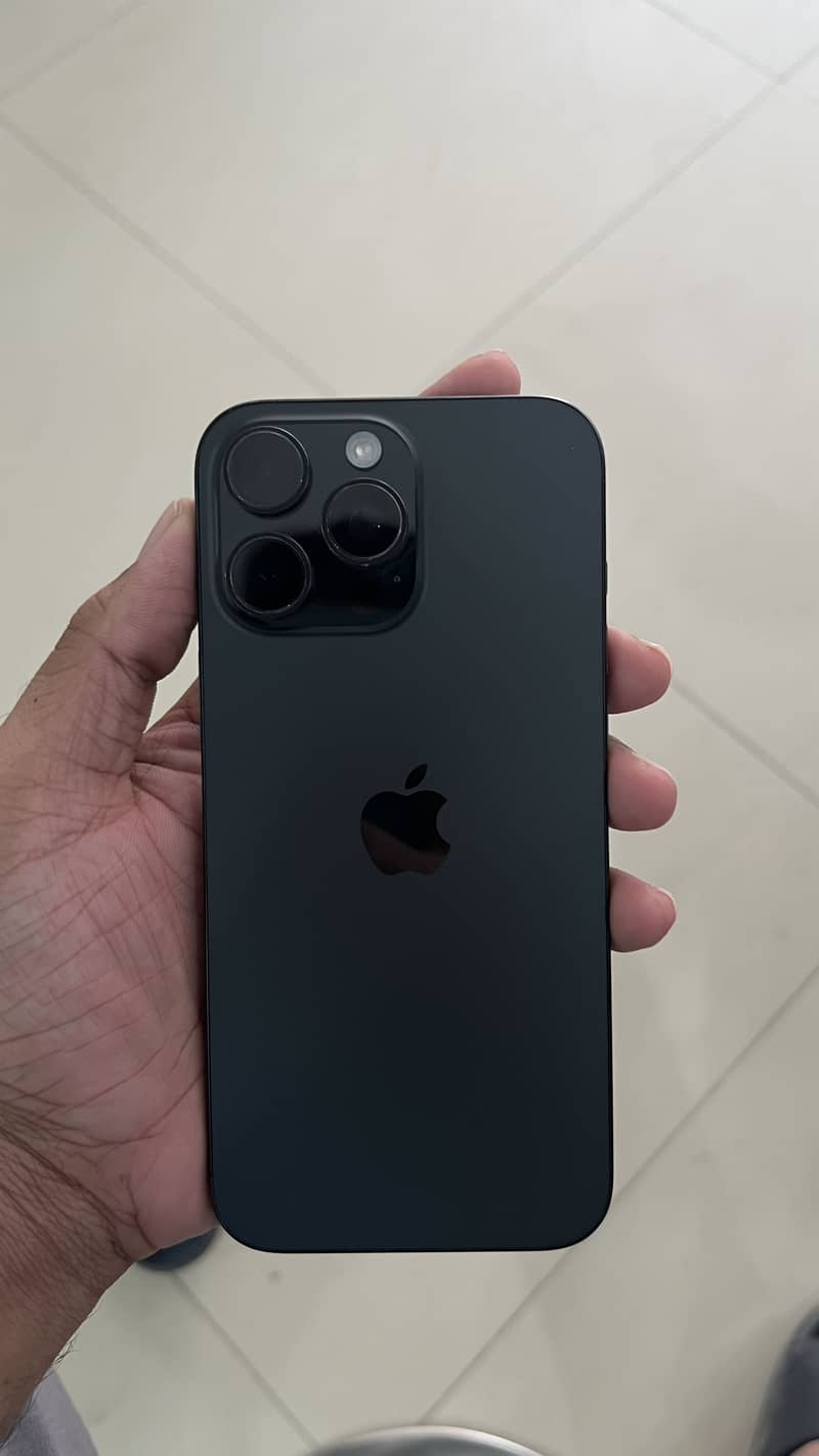 Apple iPhone 16 Pro Max 1