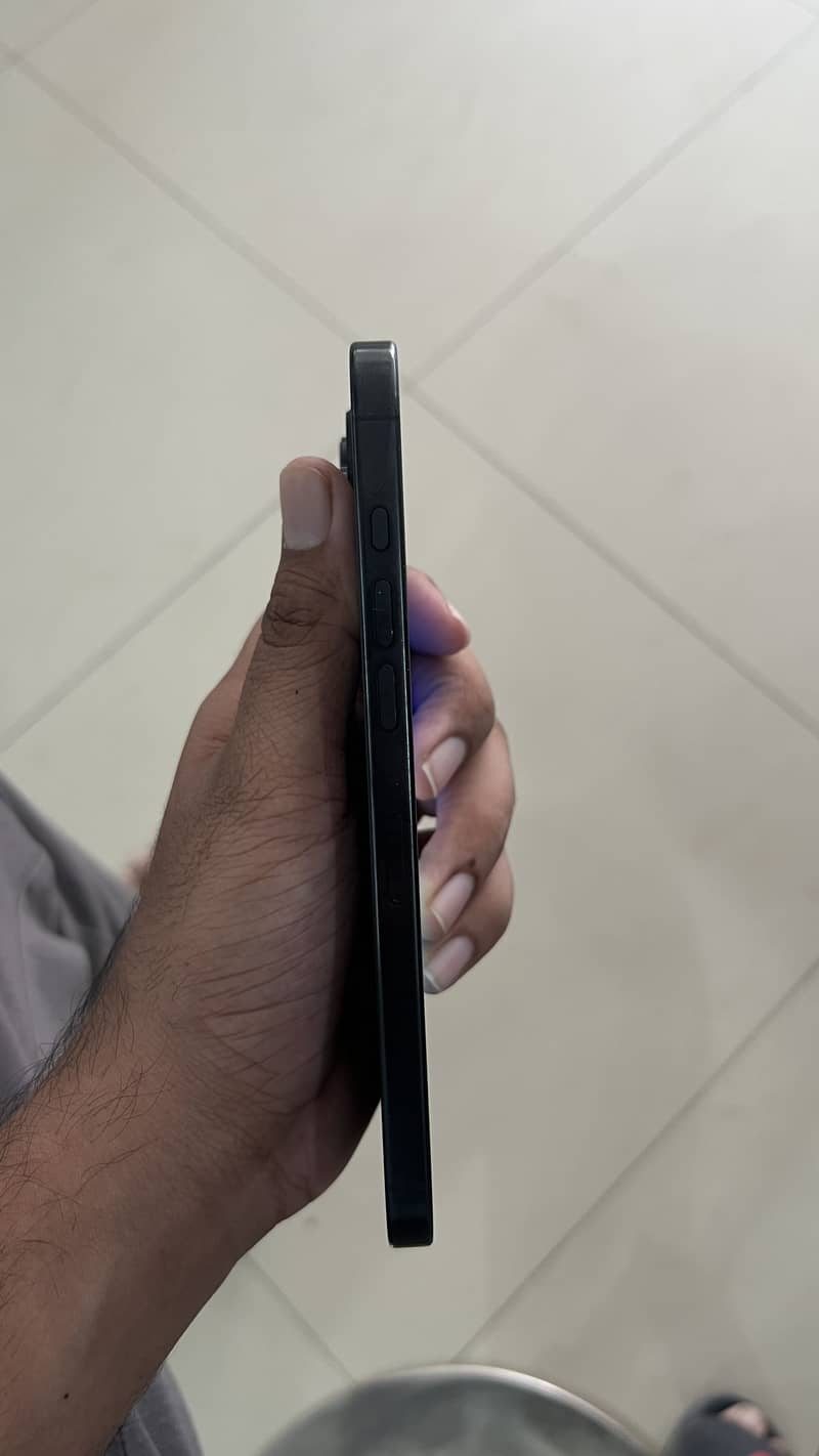 Apple iPhone 16 Pro Max 2