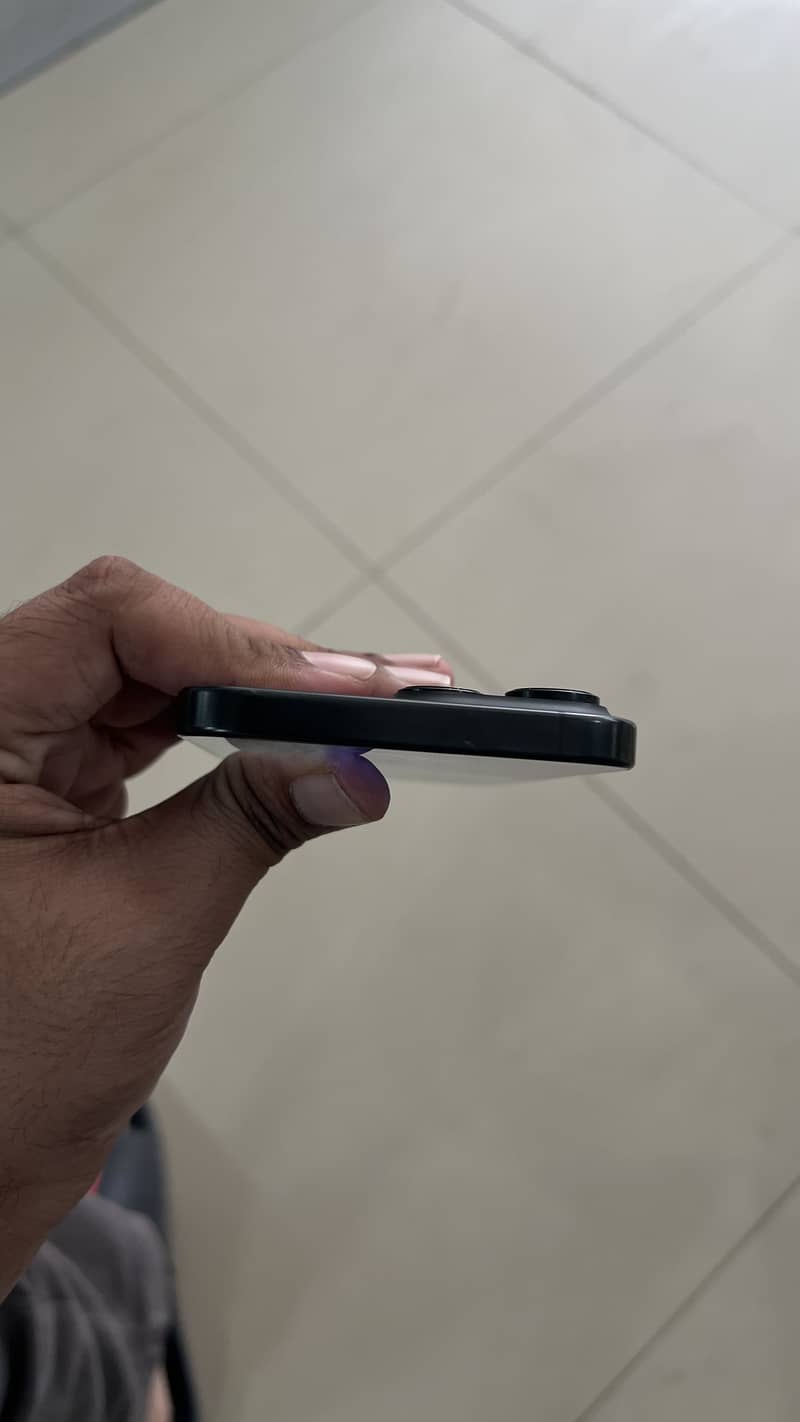 Apple iPhone 16 Pro Max 4