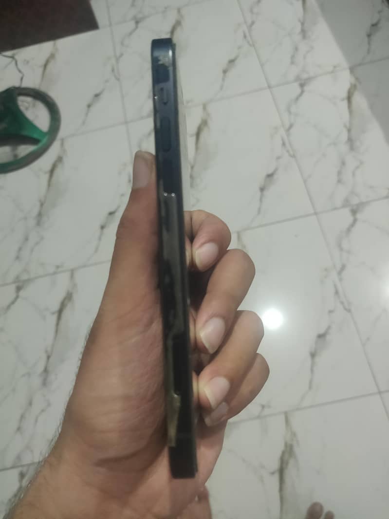 Apple iPhone 12 3