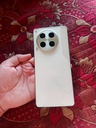 Tecno CAMON 30