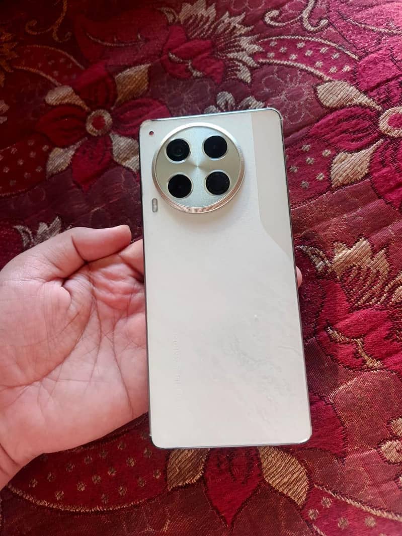 Tecno CAMON 30 0