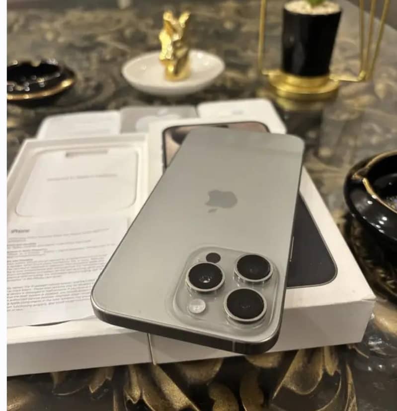 Apple iPhone 15 Pro Max 1