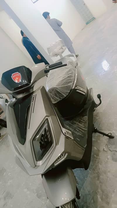 selling Scooty metro thril