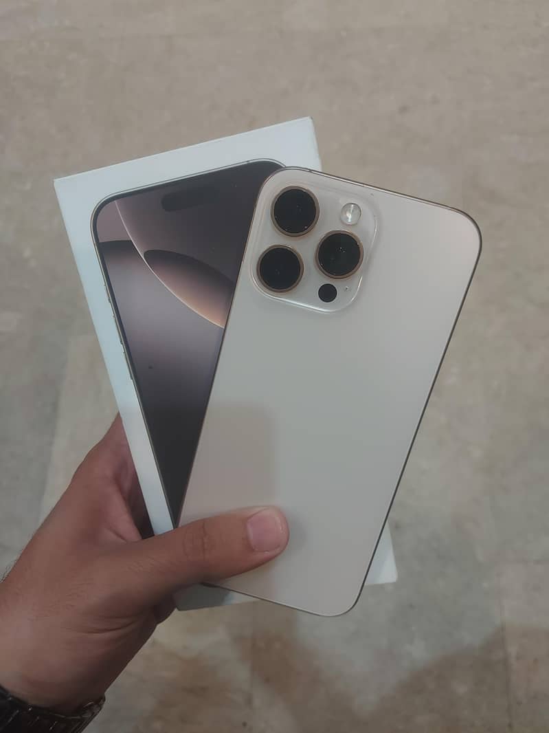 Apple iPhone 16 Pro Max 0