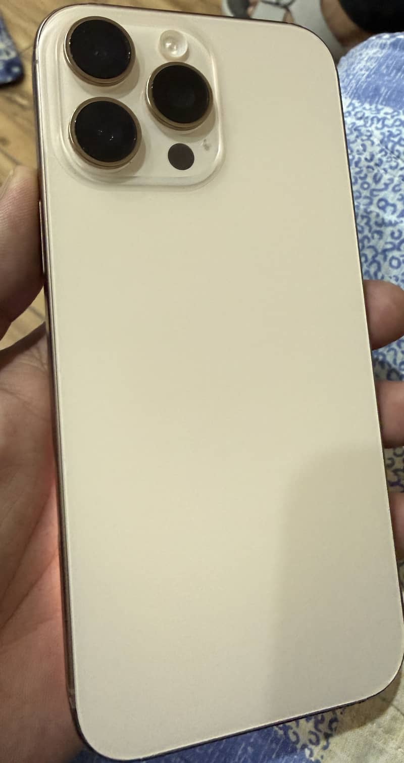Apple iPhone 16 Pro Max 2