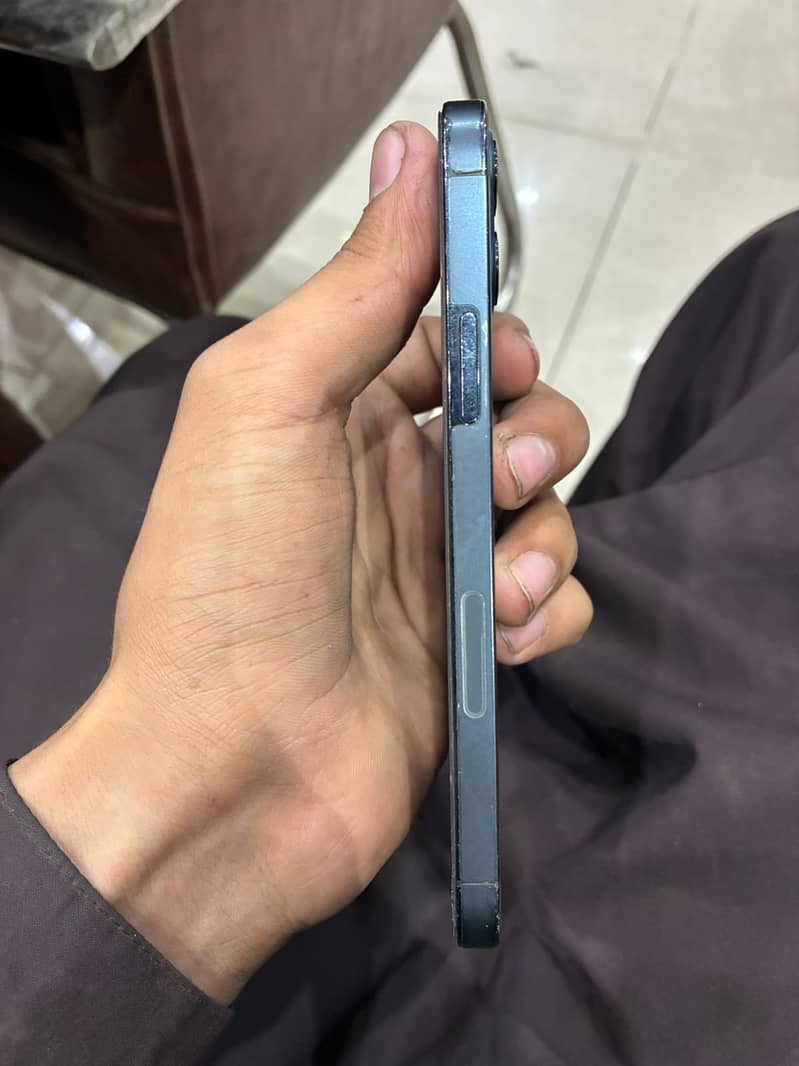 Apple iPhone 12 0
