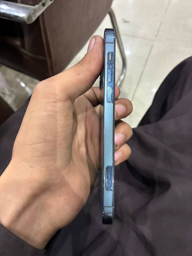 Apple iPhone 12 3