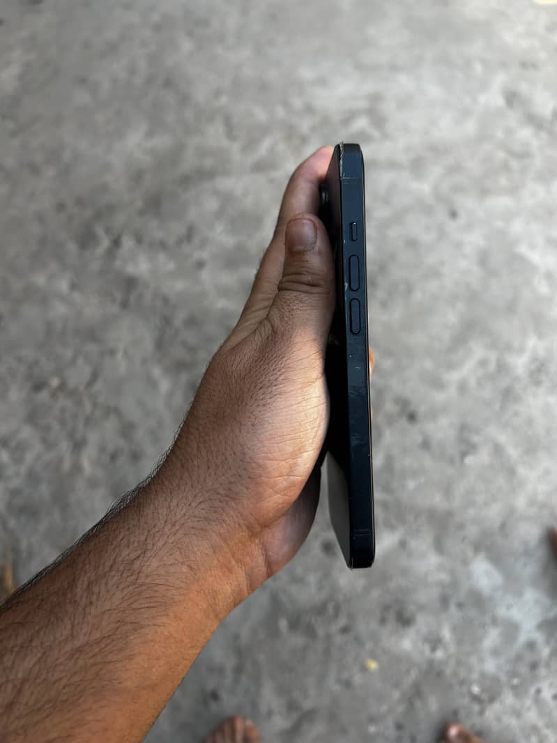 Apple iPhone 14 3