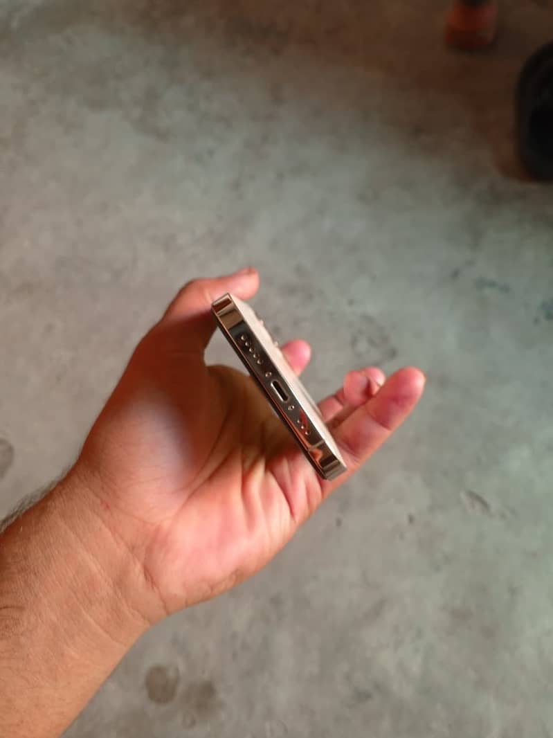 Apple iPhone 12 Pro 4