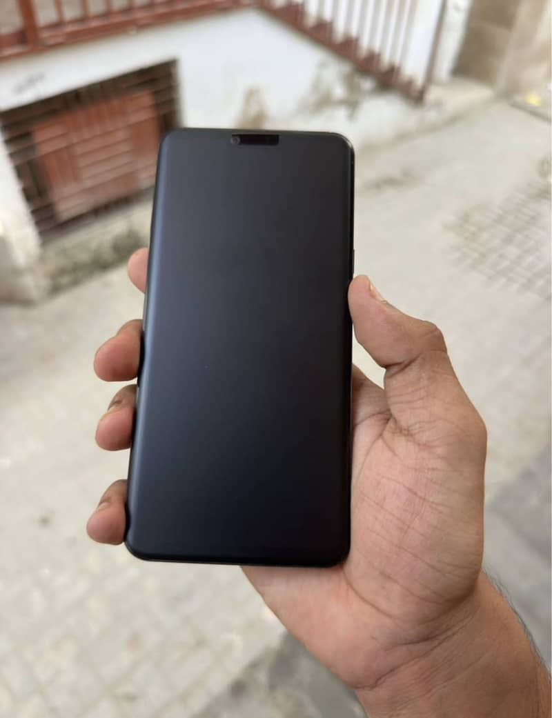 LG G8 ThinQ 1