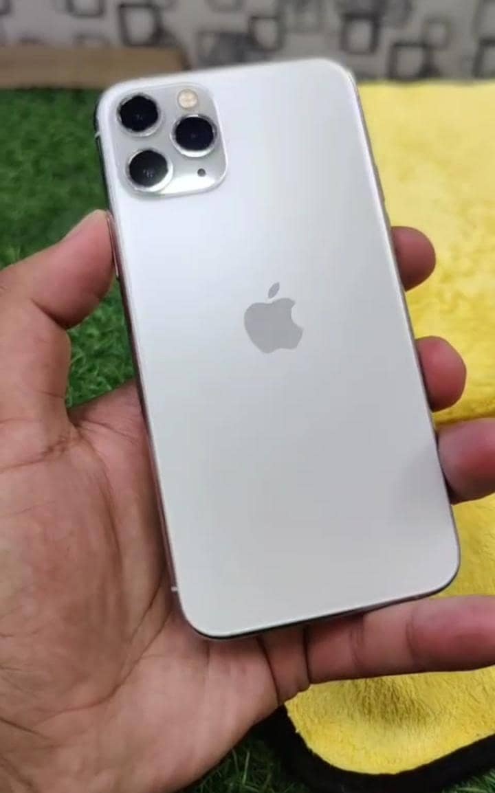 Apple iPhone 11 Pro Max 3