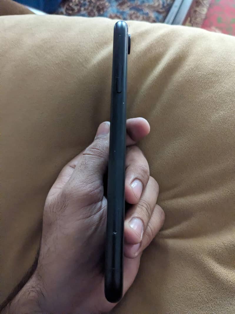 Apple iPhone XR 4