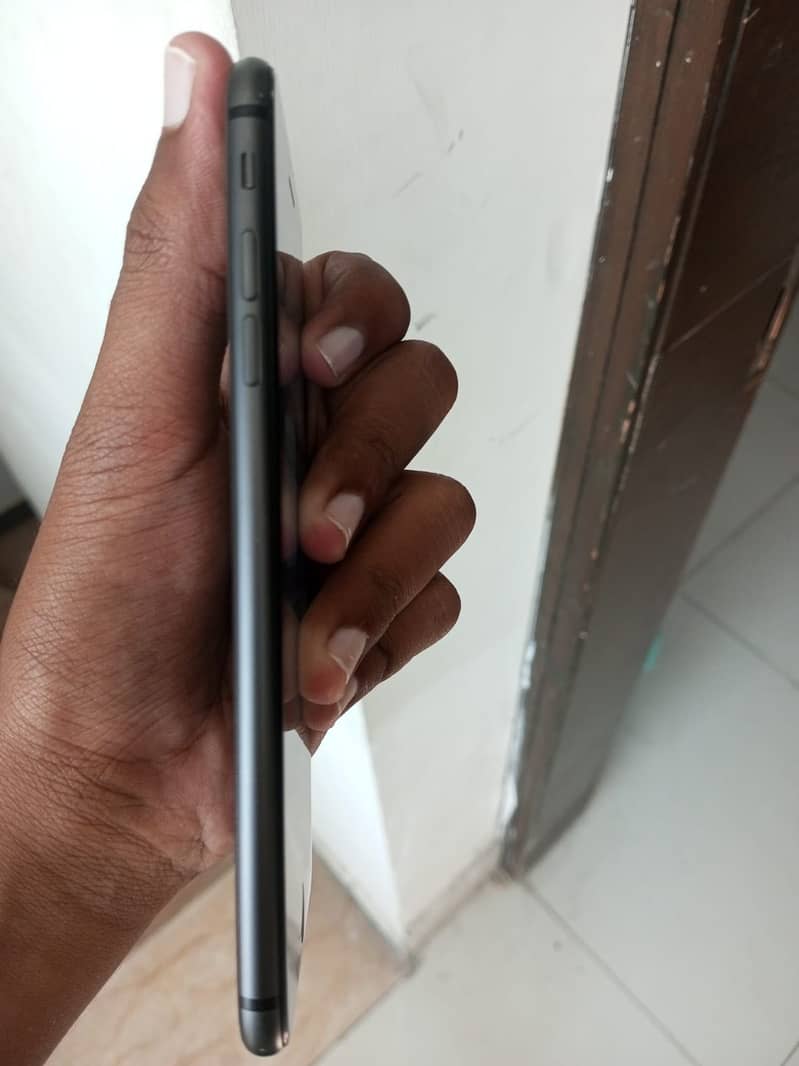 Apple iPhone 8 Plus 3