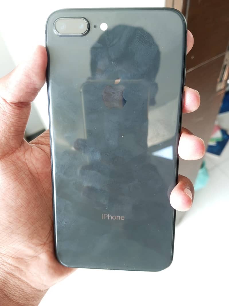 Apple iPhone 8 Plus 4