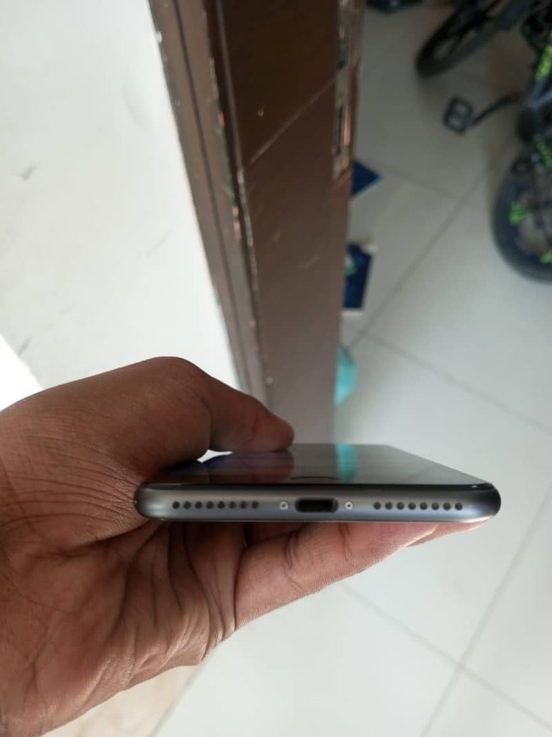 Apple iPhone 8 Plus 5