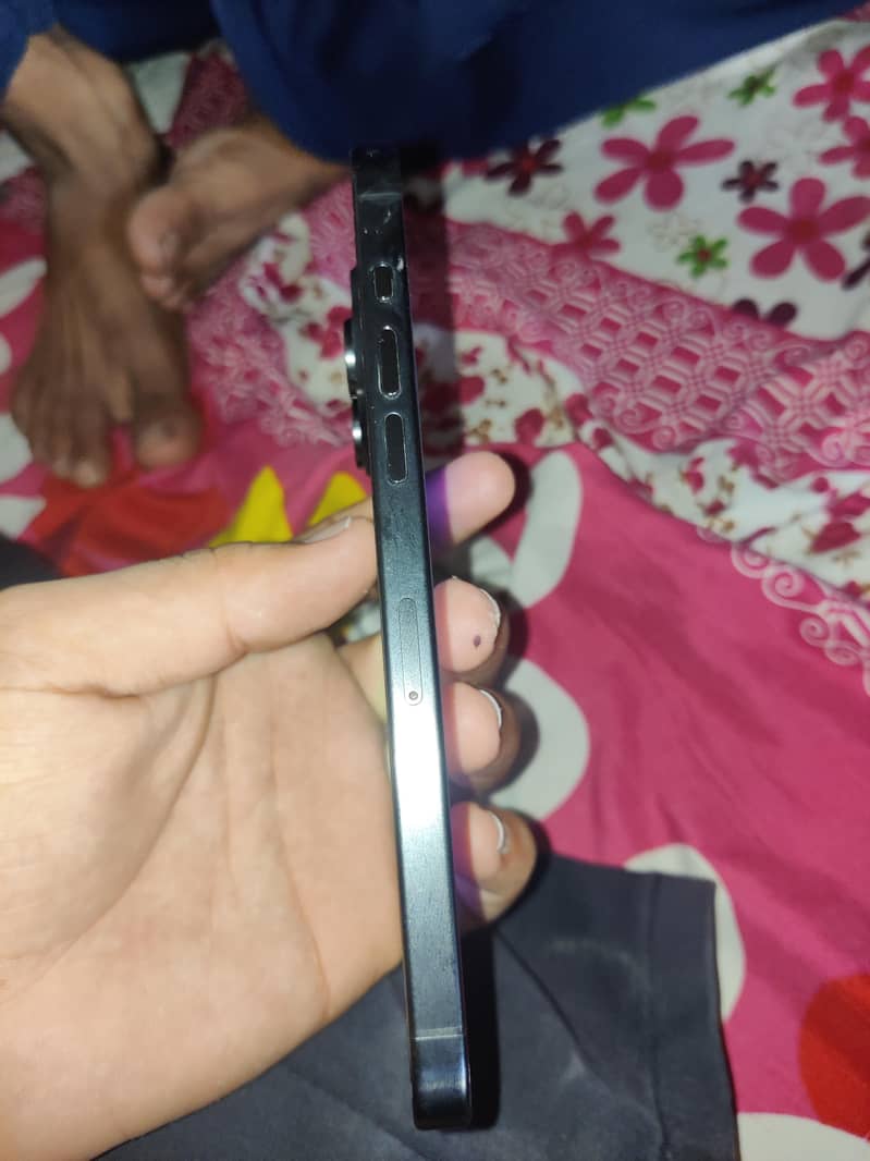 Apple iPhone 15 Pro Max 2