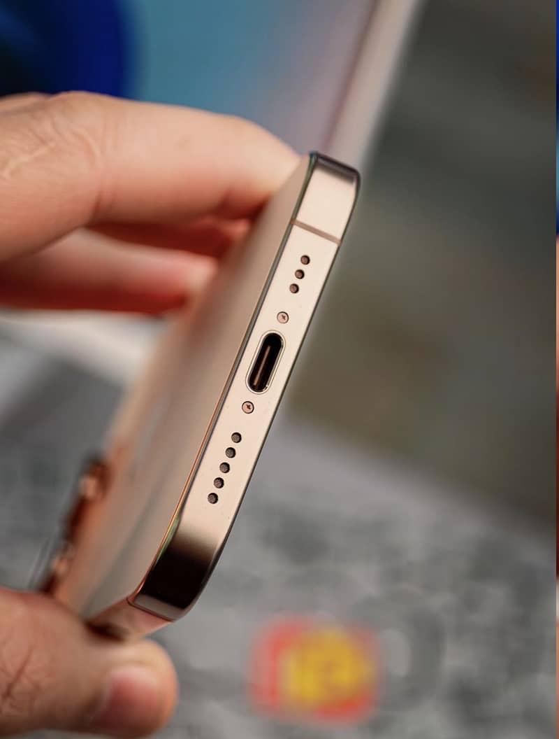 Apple iPhone 16 Pro 4
