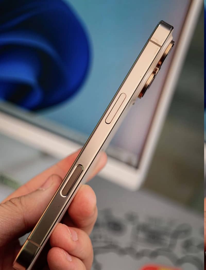 Apple iPhone 16 Pro 5
