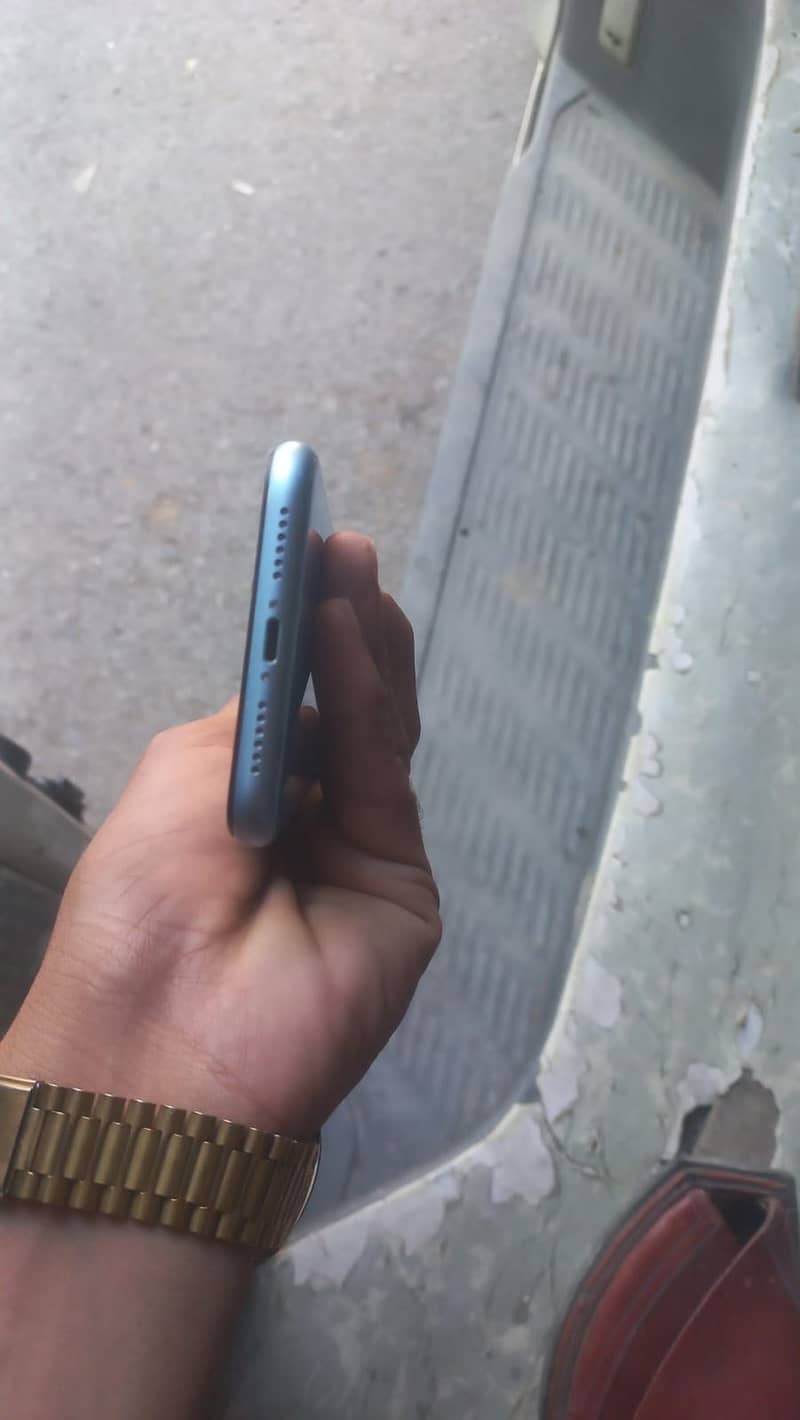 Apple iPhone XR 4