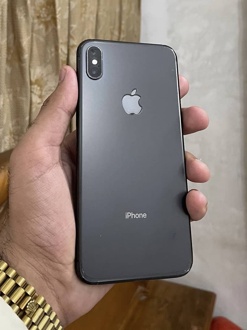 Apple iPhone XS Max 1