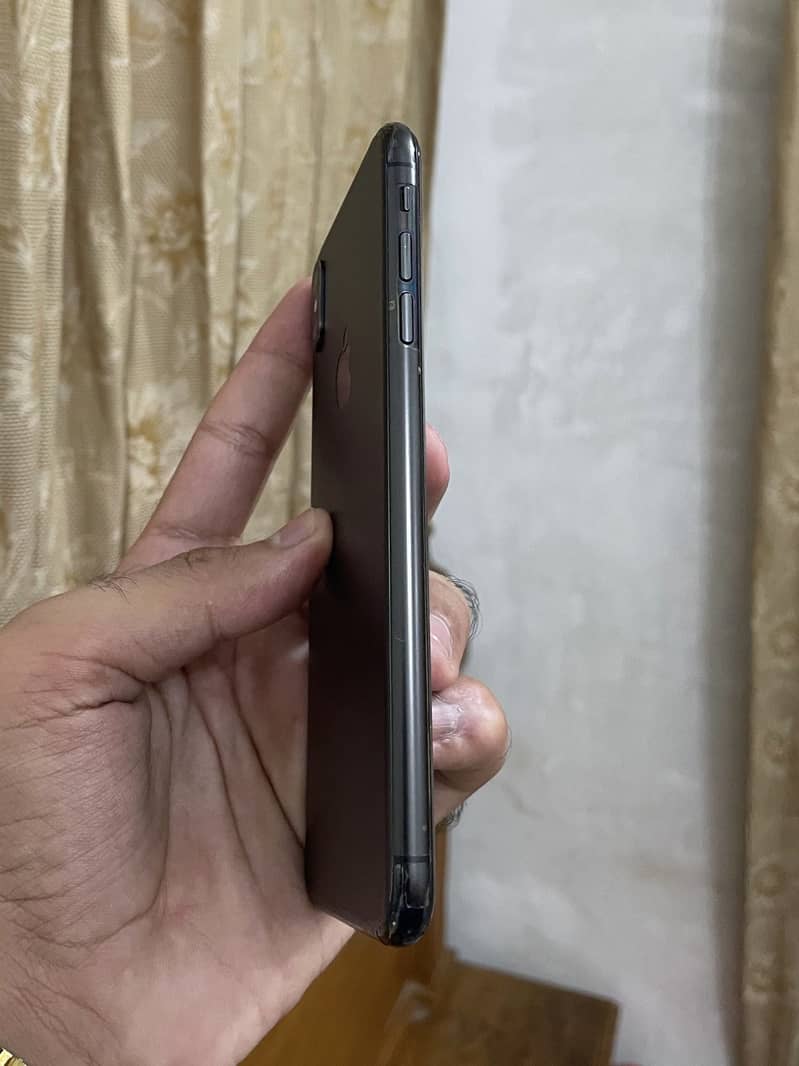 Apple iPhone XS Max 2