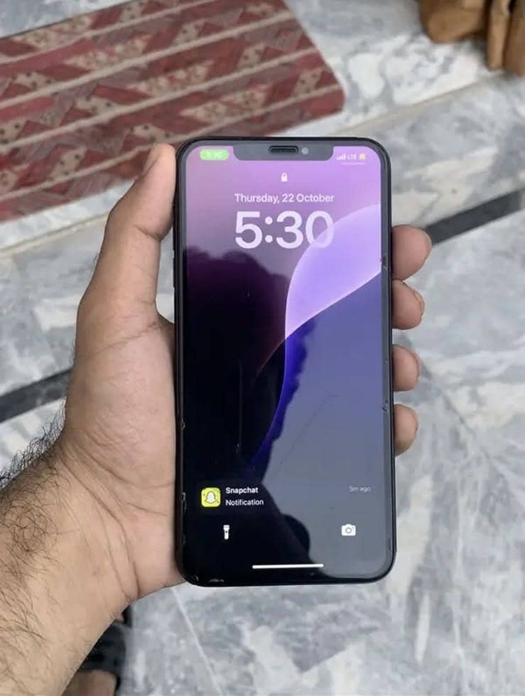 Apple iPhone XS Max 3