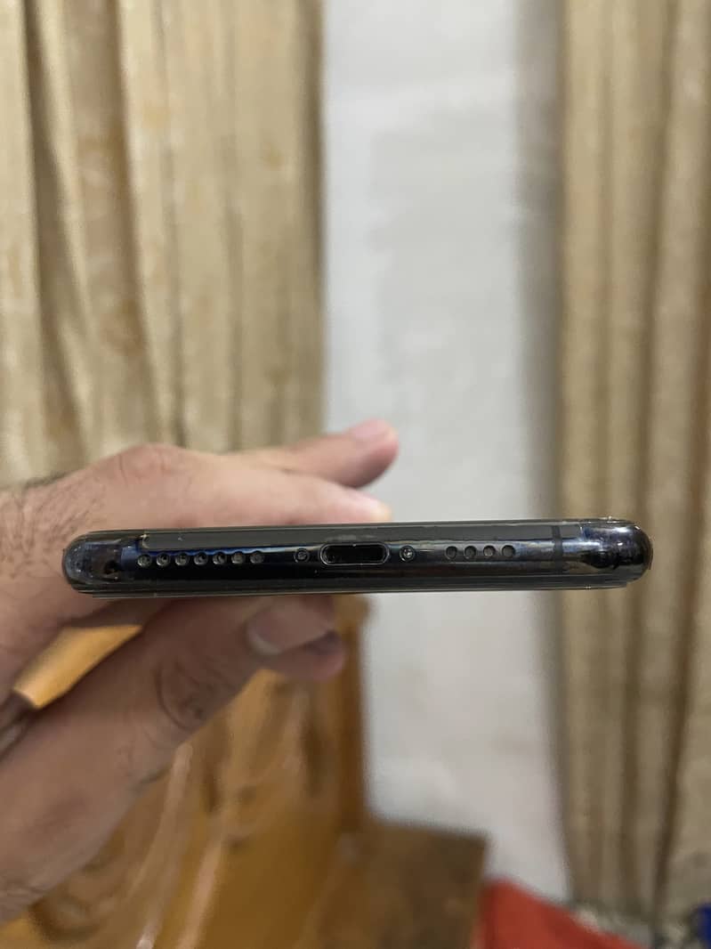 Apple iPhone XS Max 5