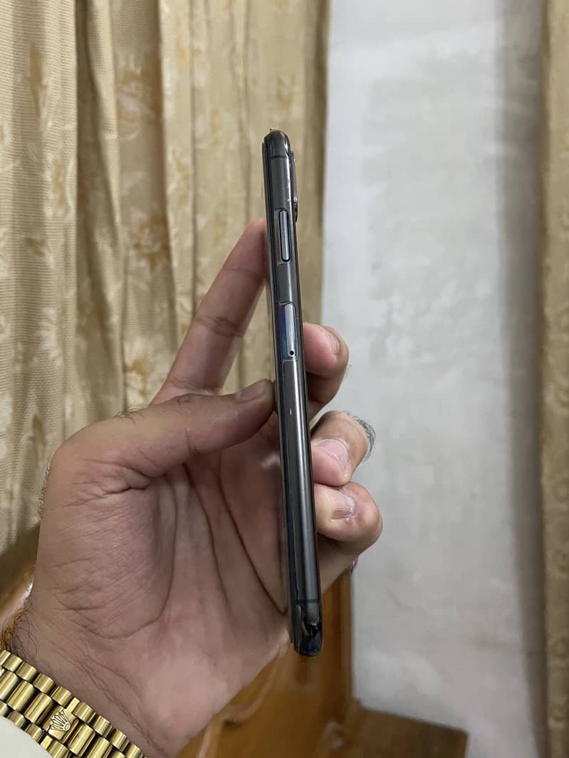 Apple iPhone XS Max 6