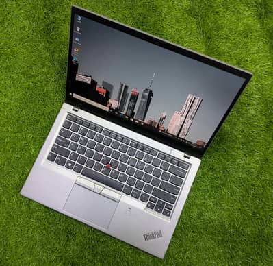 Lenovo X1 Carbon Core i7 8th Gen – 16GB RAM, 256GB SSD, 2K Display
