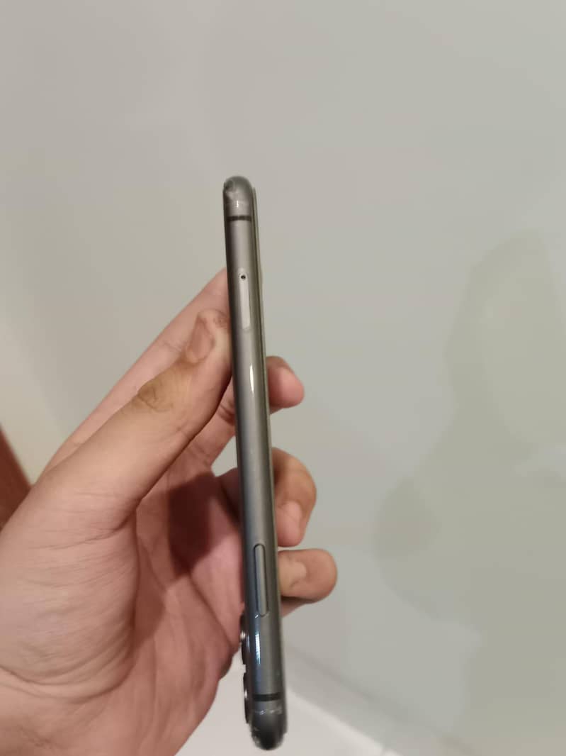 Apple iPhone 11 3