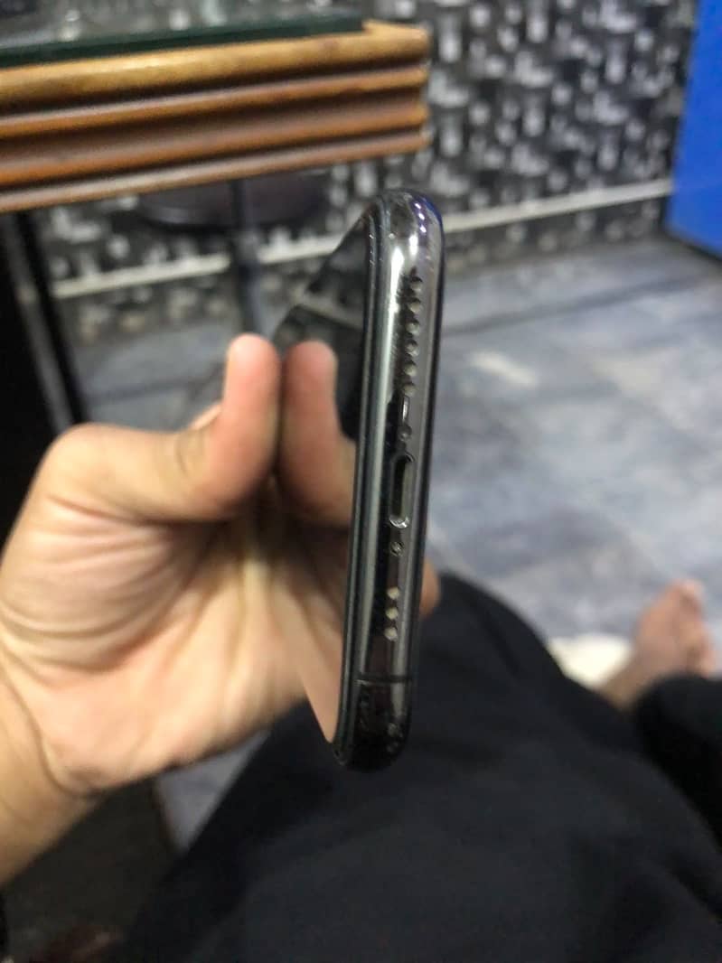 Apple iPhone 11 Pro 1