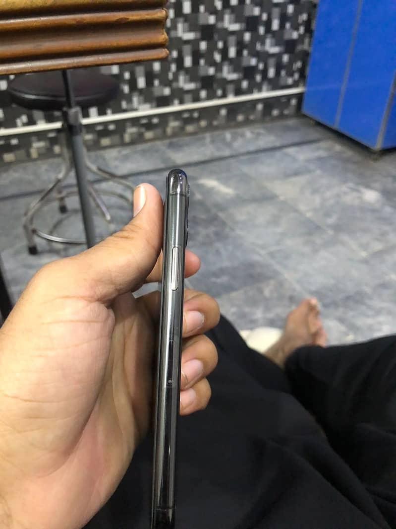 Apple iPhone 11 Pro 6