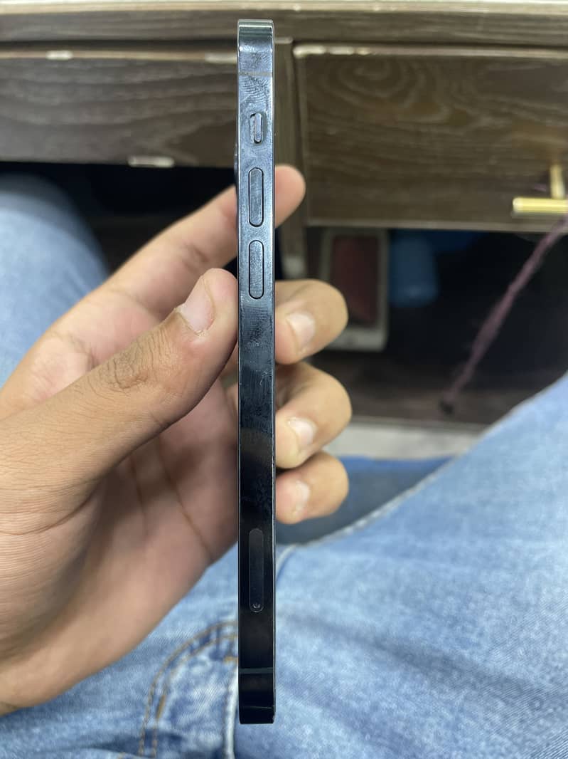 Apple iPhone 12 Pro 3